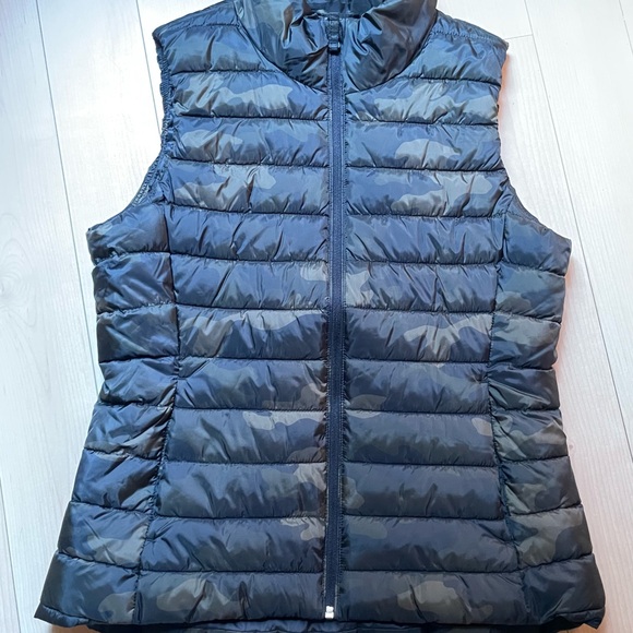 Old Navy Women's Camouflage Puffer Vest - M - Picture 1 of 11